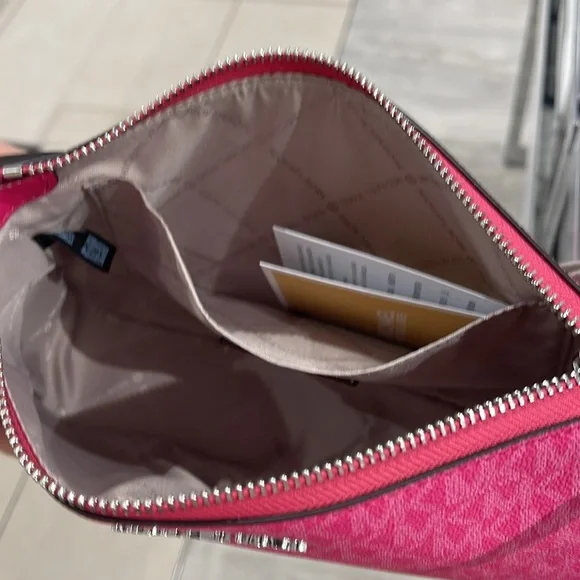 Michael Kors Jet Set Signature Logo Crossbody Bag with Case for Apple AirPods P - Picture 11 of 16